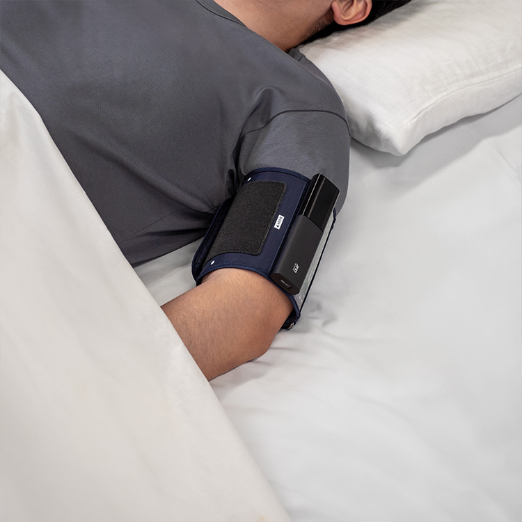 Bluetooth内蔵　上腕式ホースレス睡眠血圧計 UA-1300BLE 画像